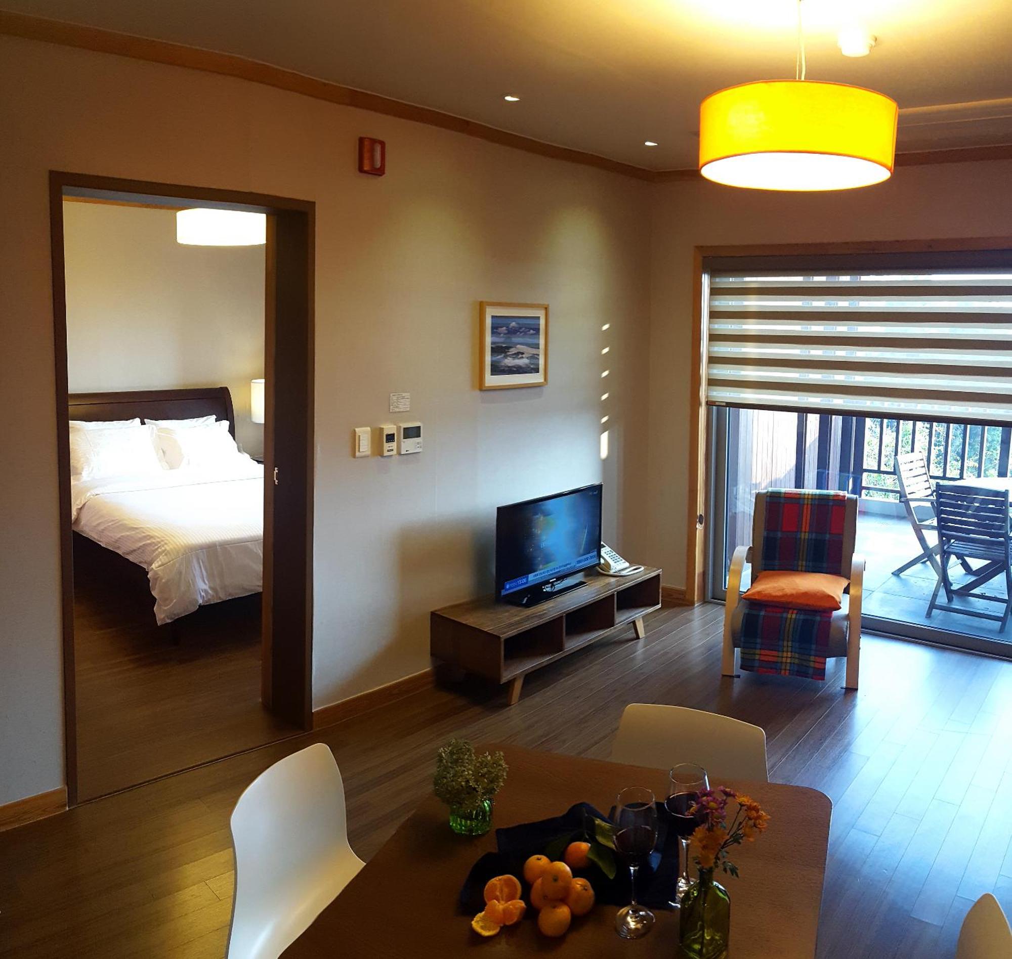 Jeju Eco Suites Согвипхо Экстерьер фото
