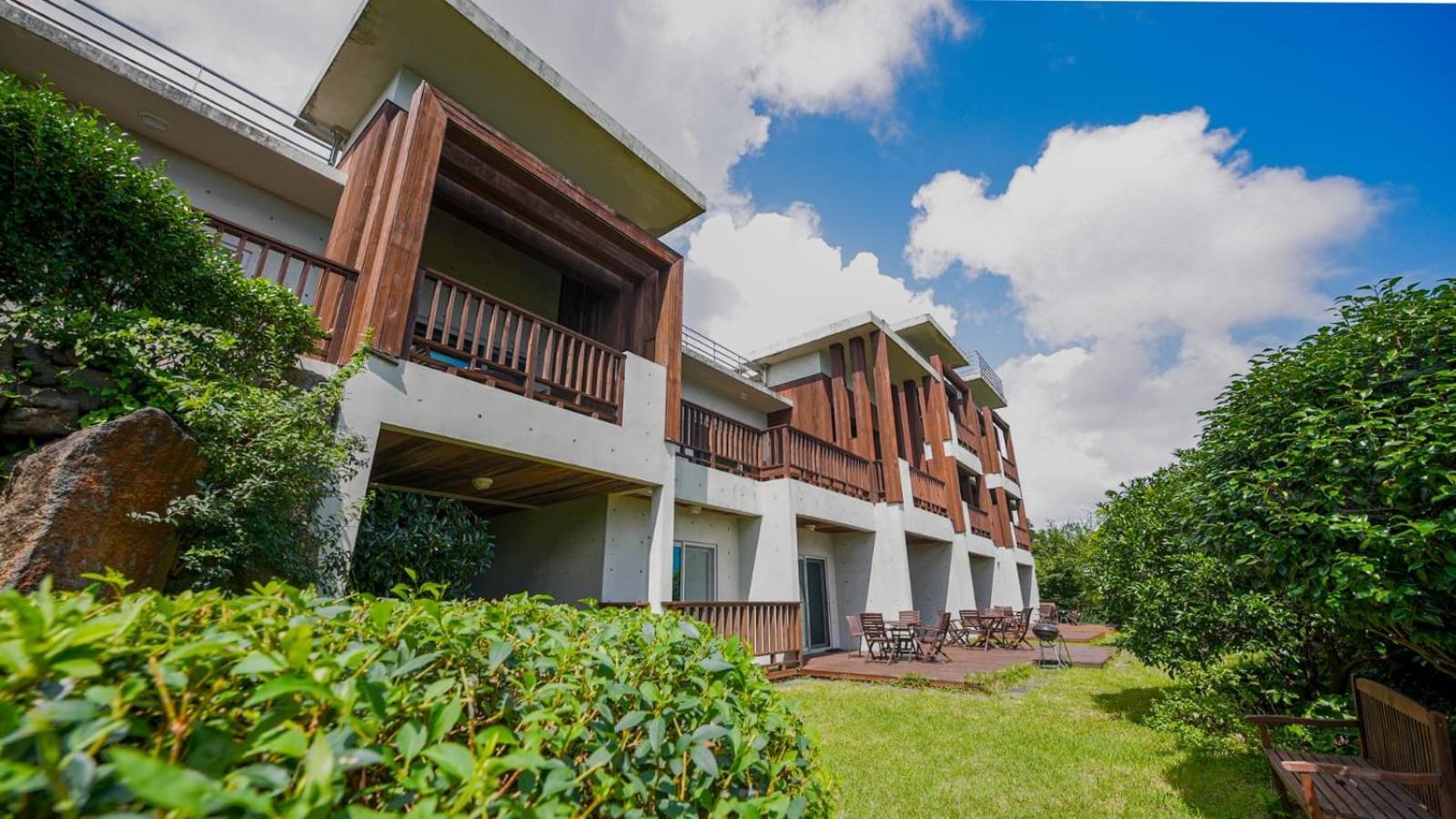 Jeju Eco Suites Согвипхо Экстерьер фото