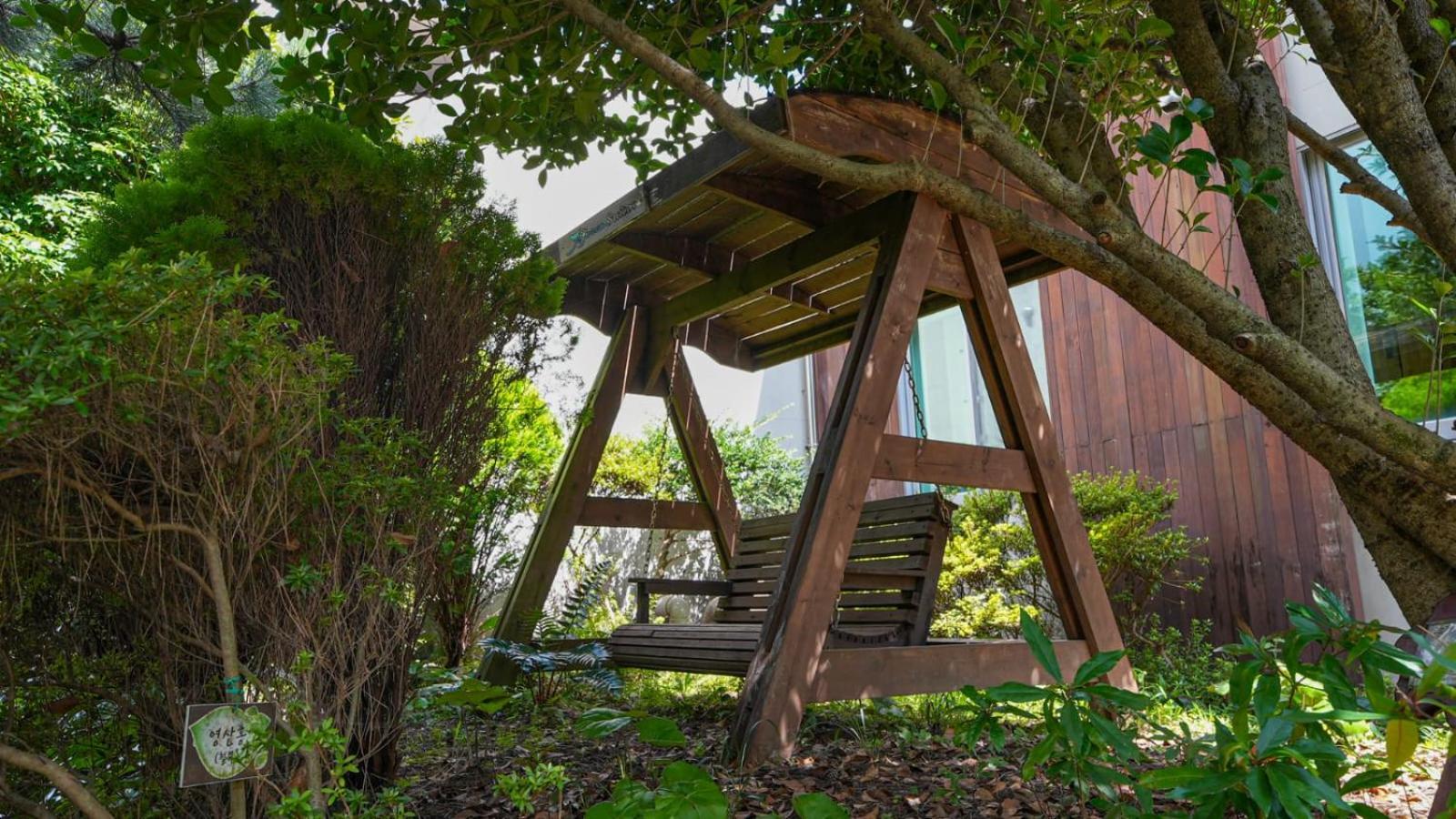 Jeju Eco Suites Согвипхо Экстерьер фото