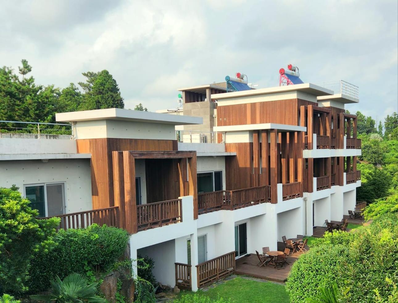 Jeju Eco Suites Согвипхо Экстерьер фото
