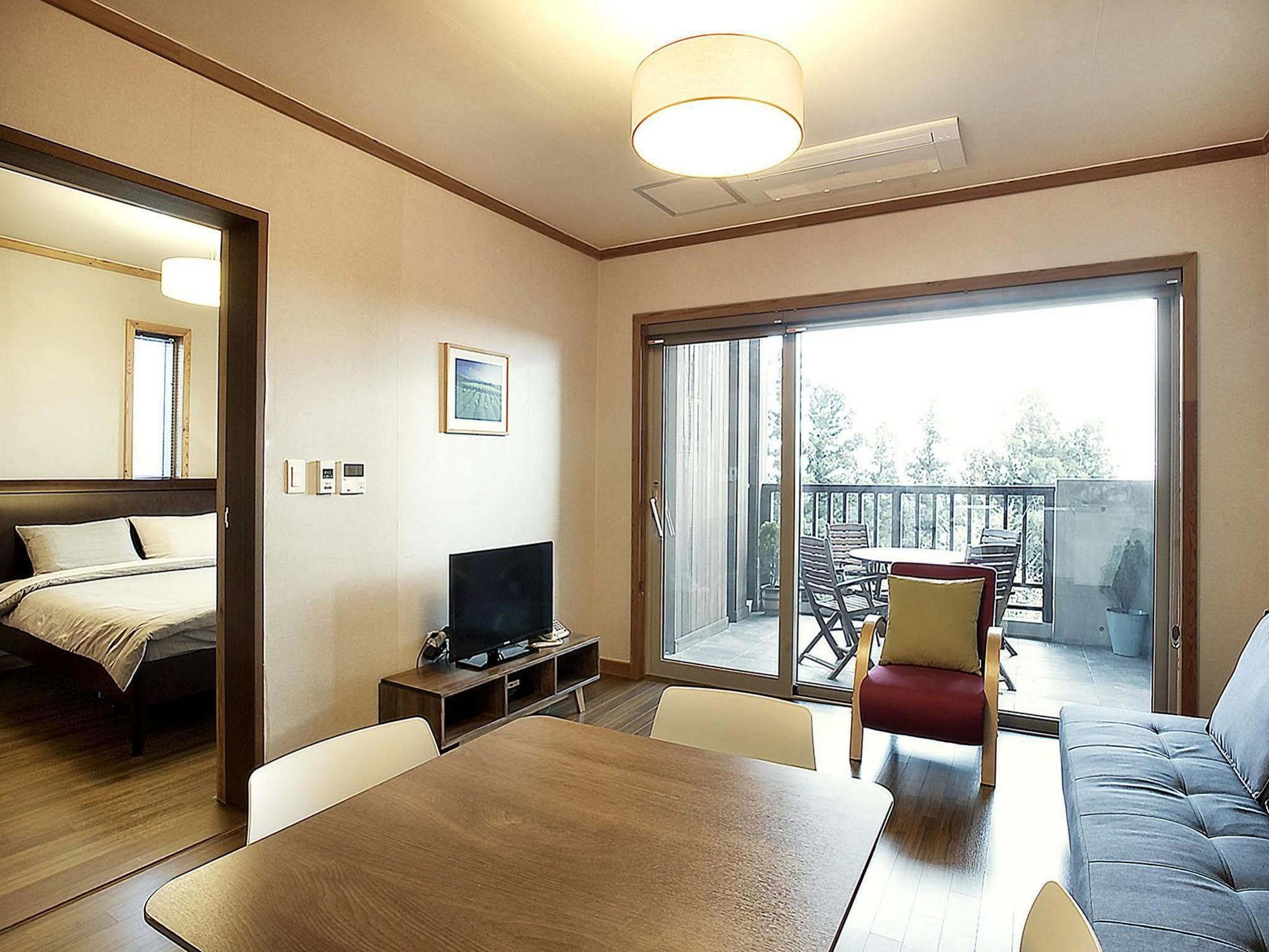 Jeju Eco Suites Согвипхо Экстерьер фото