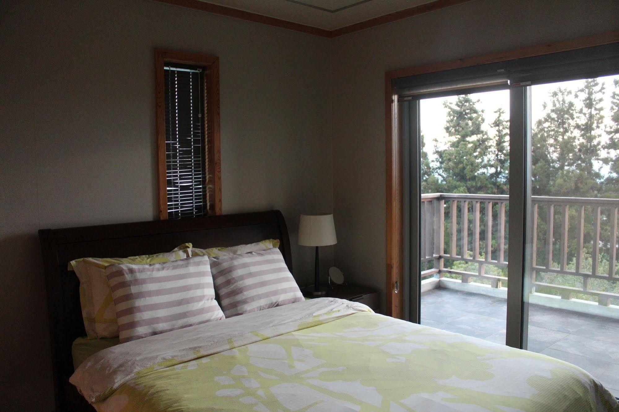 Jeju Eco Suites Согвипхо Экстерьер фото