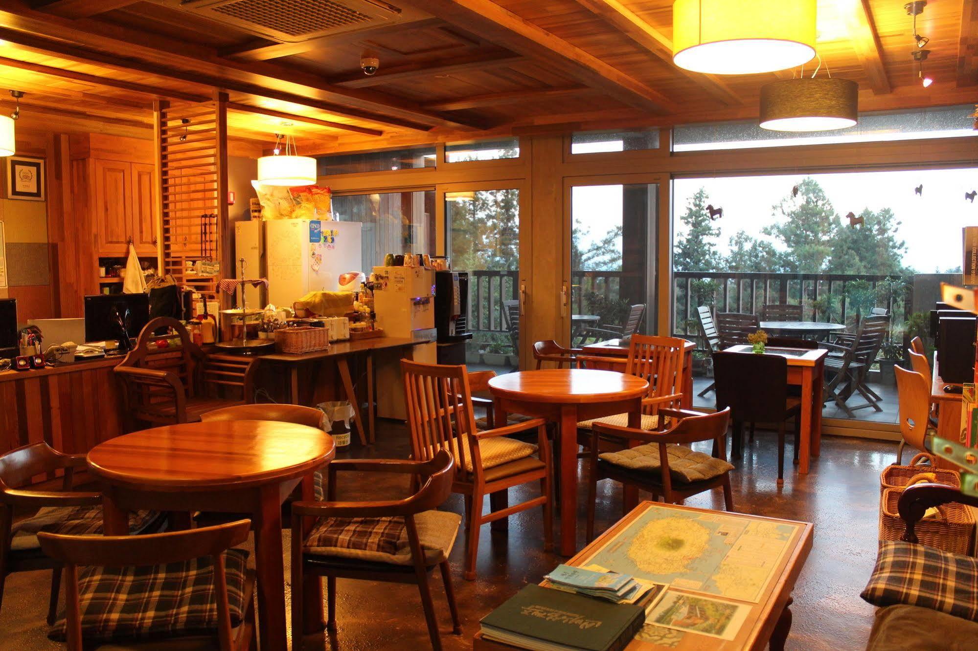 Jeju Eco Suites Согвипхо Экстерьер фото