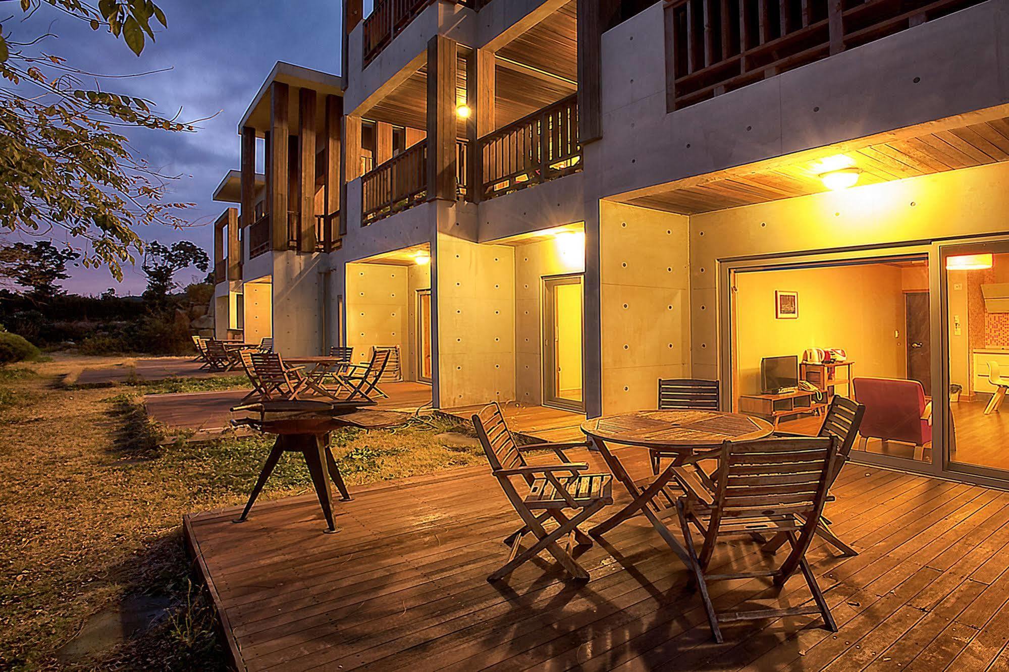 Jeju Eco Suites Согвипхо Экстерьер фото