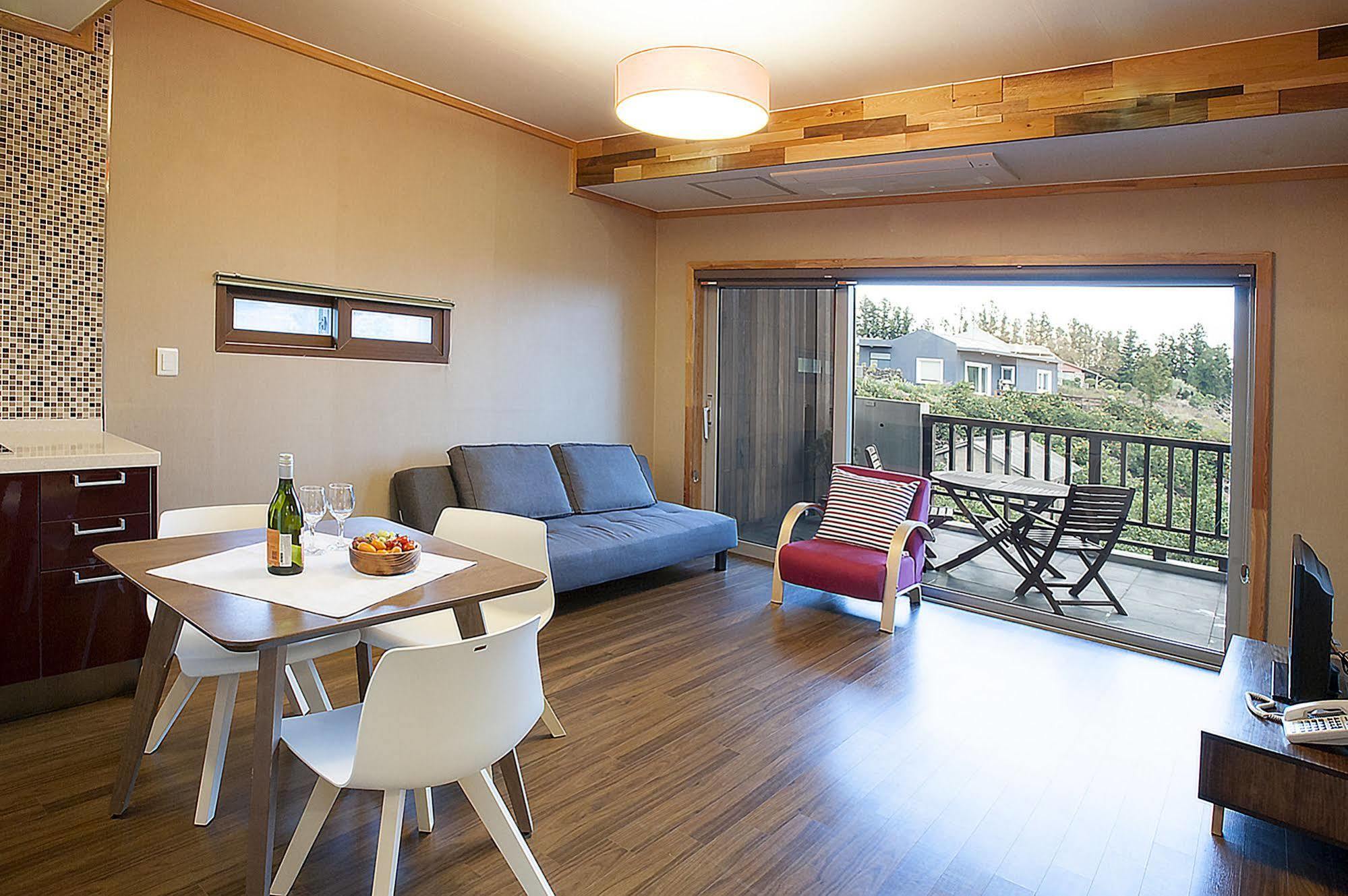 Jeju Eco Suites Согвипхо Экстерьер фото